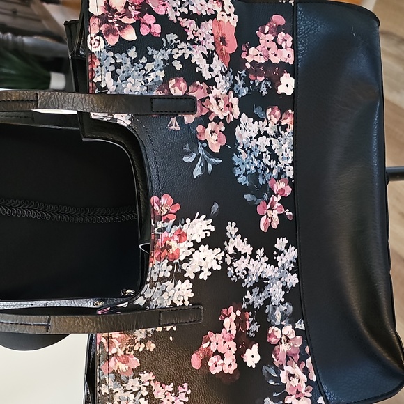 Shoulder Bag {NWT} - Picture 5 of 16